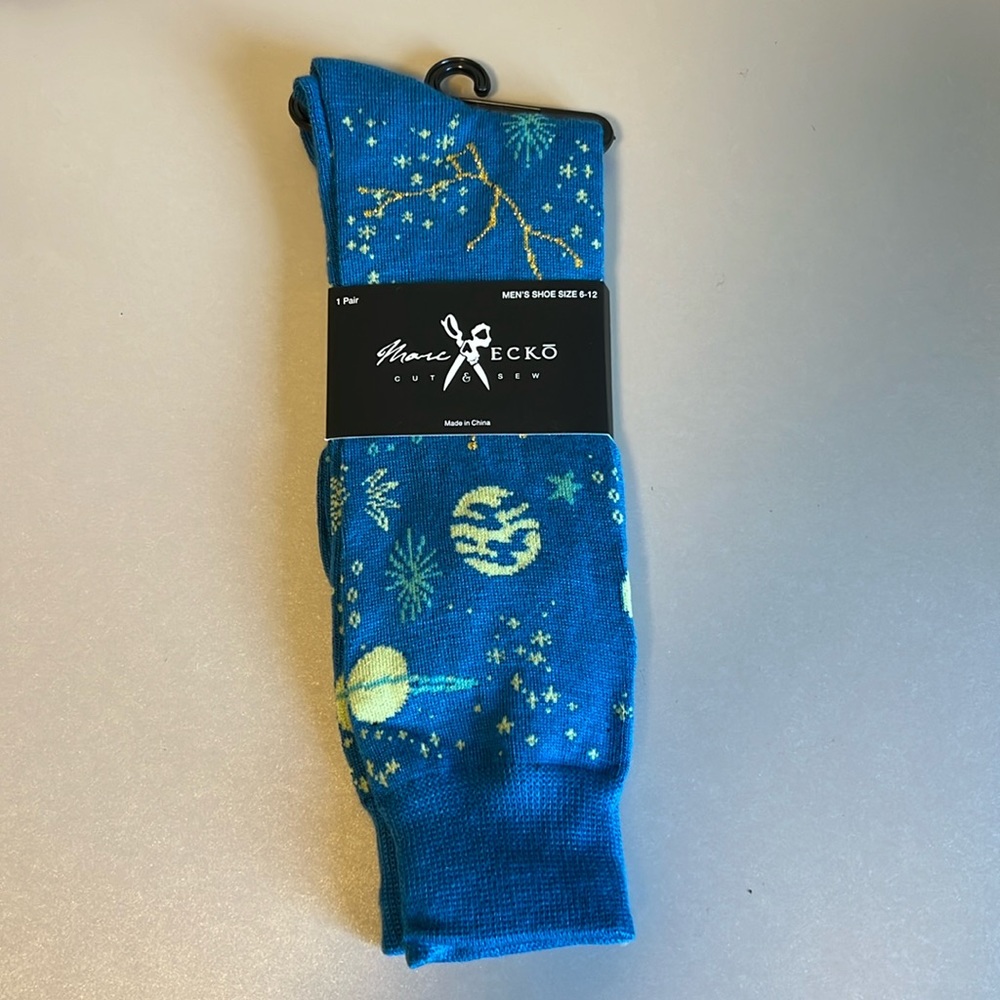 NEW MENS MARC ECKO SOLAR SYSTEM CREW SOCKS NWT SHOE SIZE (6 - 12) BLUE/YELLOW